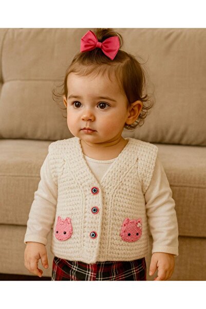 NAİLE COLLECTİON El Örgüsü Bebek Yeleği – Beyaz – Hello Kitty aplikeli -Düğme...