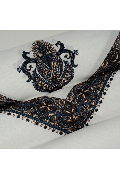 Al Fares The knight's headdress is embroidered