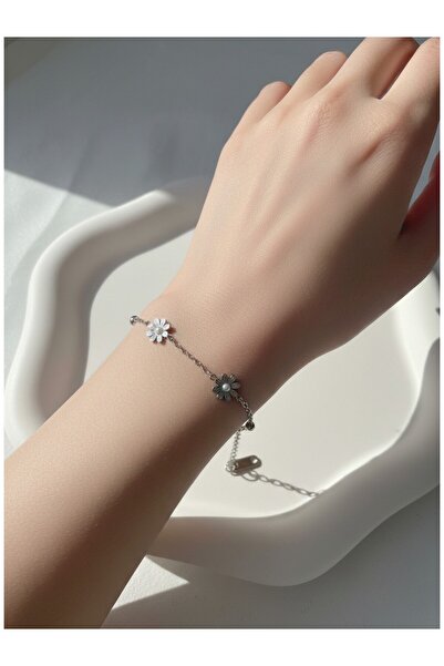 ATALYA ACCESSORY سوار نسائي من الفولاذ بزهرة الأقحوان مع اللؤلؤ الداخلي، لا ي...