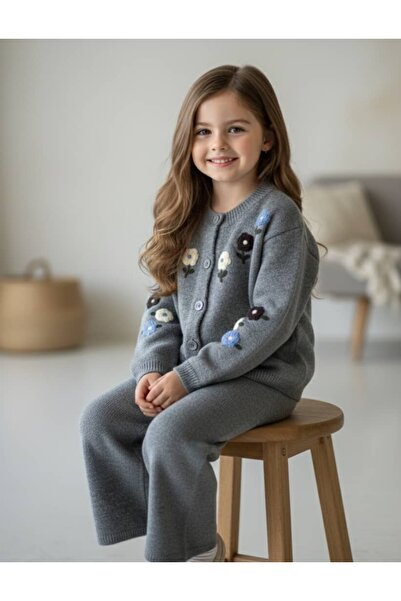 Elidabutik Çiçek nakışlı triko takım