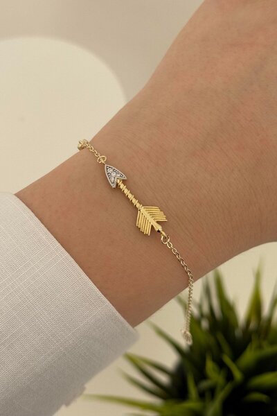 Asteria Jewelry Arrow Detailed Bracelet