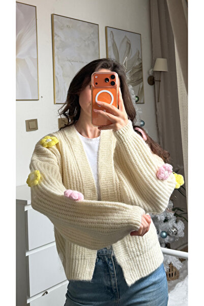 Bisou Çiçek Detaylı Triko Hırka