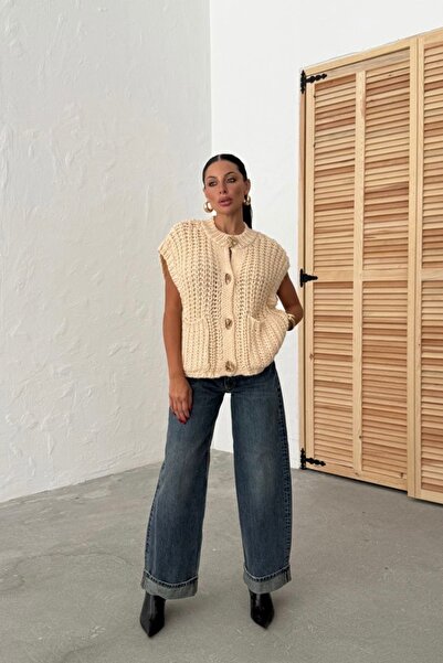 Auroveen Oversized Big Button Detail Zero Sleeve Thick Cardigan Av3735