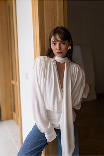 FEMMESTUDIO Дамска блуза в цвят екрю с копчета отпред и детайлна украса