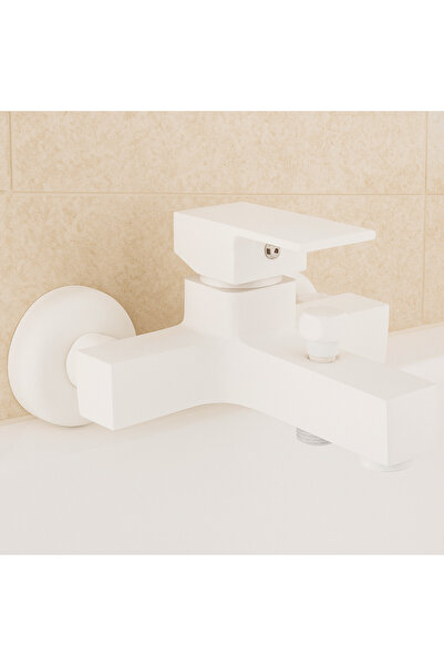 banyosepeti صنبور حمام مربع الشكل من سكوير فلو - موفر للمياه، تصميم عصري