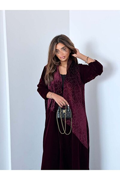 AYA MWT955 - عباية مخمل عنابي لمعه من فوق قصه مثلث مع مخمل عنابي ساده من تحت