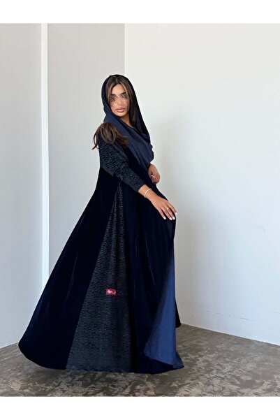 AYA MWT954 - عباية مخمل مع تدخيلة لمعه بالاكمام والجوانب