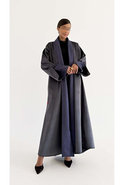 AYA MW1774 - عباية راقية بياقة الكول الصيني وتدخيلة قماشين من الشامواه الرماد...