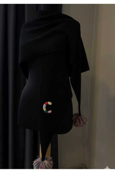 MELLY MORE Shawl with Pompon and Letters