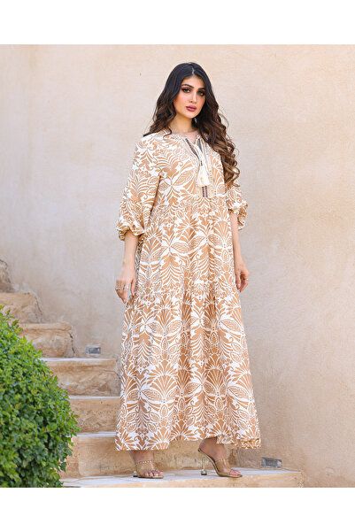 Opera Fashion A luxuriously patterned and loose-fitting jalabiya for an elega...