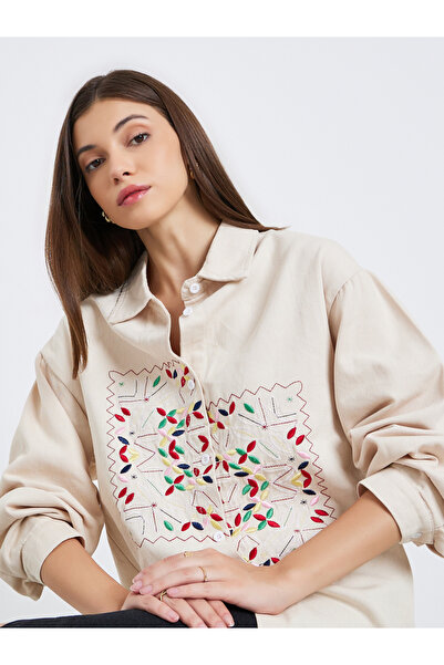 Styli قميص نسائي بيج مطرز بالزهور بأكمام طويلة