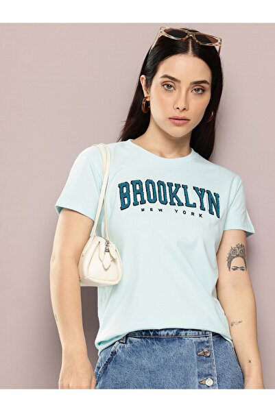 Dillinger By Styli تيشيرت نسائي مطرز بتطريز منشفة، بقصة عادية