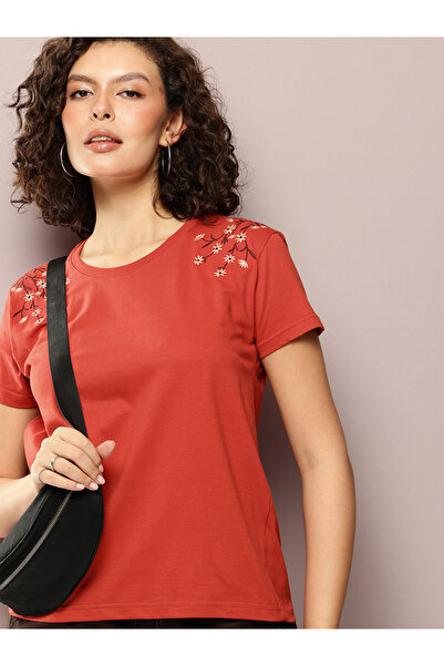 Dillinger By Styli تيشيرت نسائي فضفاض مطرز برقبة دائرية