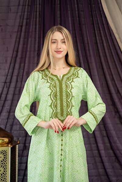 AFandina Luxurious jacquard jalabiya with an intricate pattern and elegant em...
