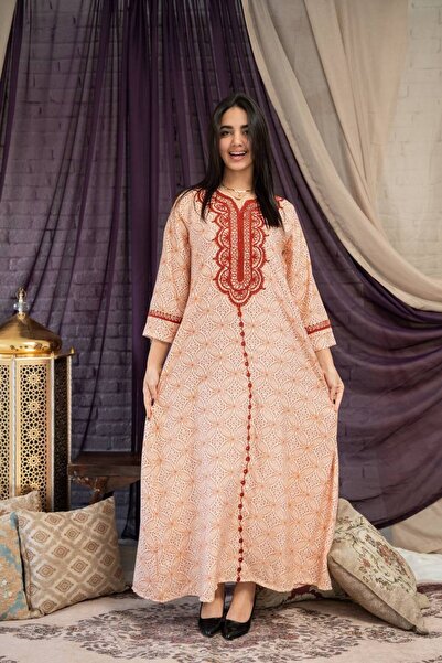 AFandina Luxurious jacquard jalabiya with an intricate pattern and elegant em...