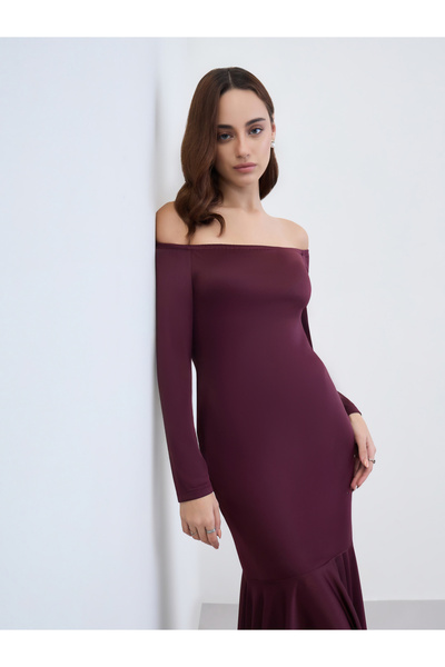 Styli Burgundy Off-Shoulder Mermaid Hem Maxi Dress