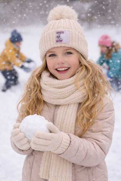 Kitti 9-15 Years Old Girl's Scarf, Beanie, and Gloves Set