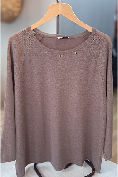 Whip Design Büyük Beden Yaka Zımba Omuz Ve Kol Tül Detaylı Kahverengi Bluz