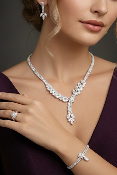 CAŞ DEKORASYON طقم فستان سهرة مكون من 4 قطع باللون الفضي مع أحجار كريمة