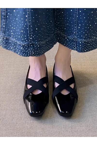 Take Two By Styli Women Black Cross-Strap Flats Shoes