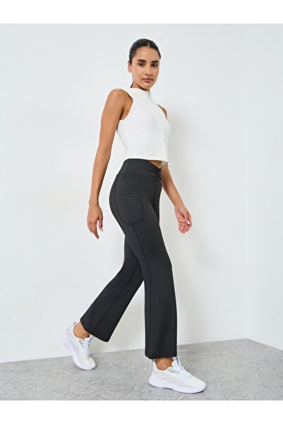 Styli Women Front Ruched Flare Leggings