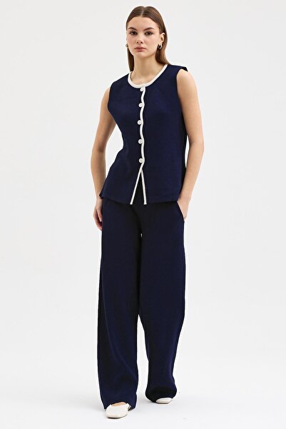 MAUN COLLECTION طقم تريكو مريح برقبة دائرية تفاصيل مخططة