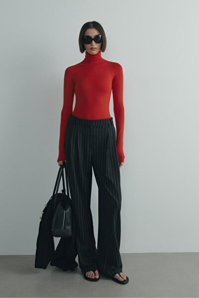 Suud Collection Kırmızı Boğazlı Body