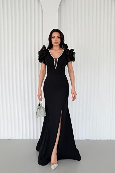 Serica Moda Μαύρο βραδινό φόρεμα με λεπτομέρεια στον ώμο και κεντημένο με πέτ...