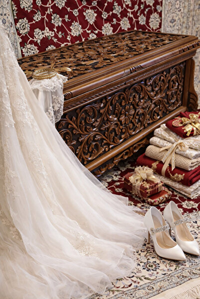 ŞIK VE MUTLU Çeyiz Sandığı El Oyması Ceviz Ağacı