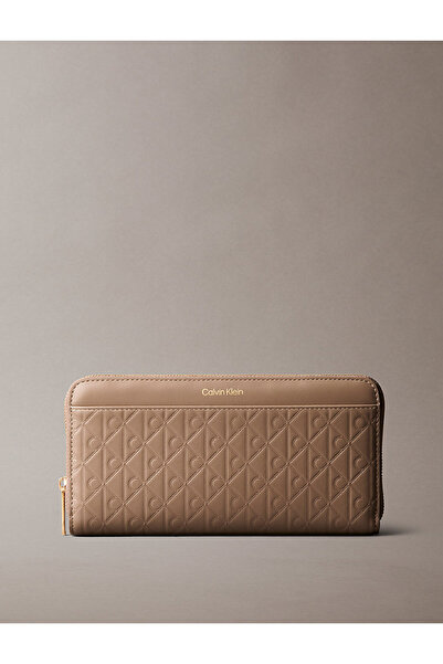 Calvin Klein Kadın Emblem Embossed Uzun Cüzdan