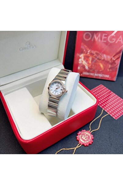 Omage ساعة أوماجا الأولى المقلدة التي تعمل بالبطارية