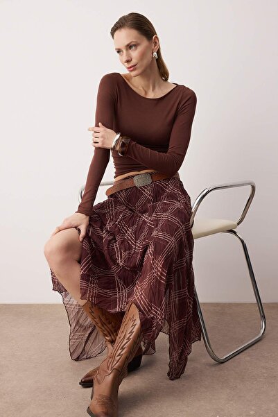 Trendyol Collection Brauner Strickpullover mit weicher Textur und U-Boot-Auss...