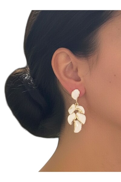 modamira Yaprak Modeli Gold Detaylı Küpe -Beyaz