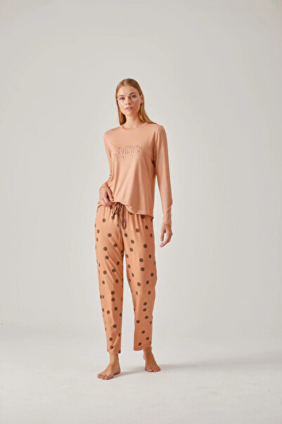 Pamuk & Pamuk Viscose Women's Pajama Set - Salmon Printed T-shirt, Polka Dot Trousers