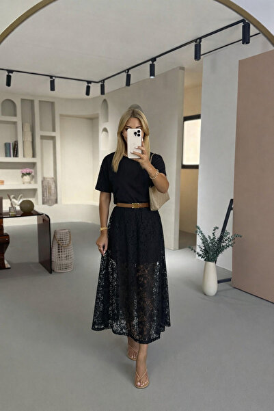 Sezgi Tekin Fusta din dantelă neagră cu detaliu de căptușeală elastică în talie