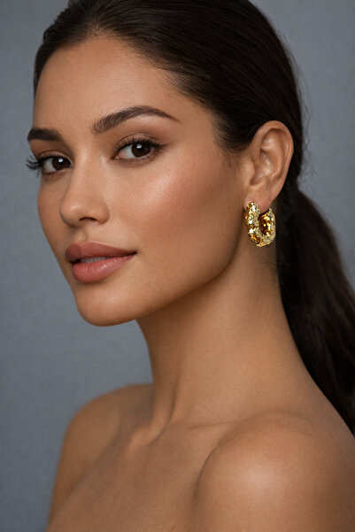 Solare Accessories أقراط عتيقة ذات ملمس ذهبي اللون