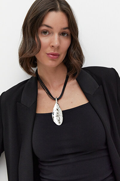 AKSWSUAR Yaprak Uçlu Deri Kolye