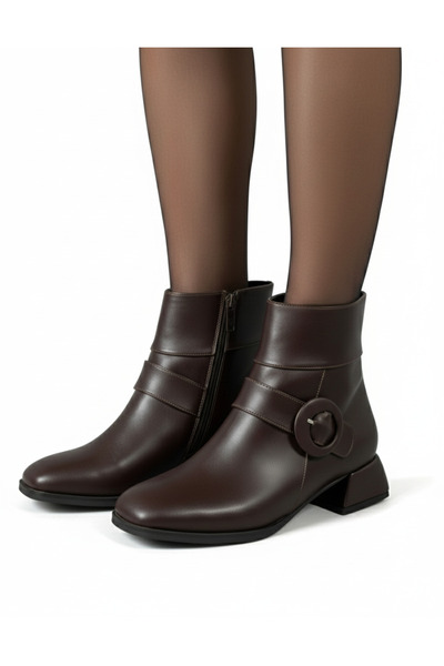 Hepici Γυναικείες μπότες από ματ δέρμα σε καφέ χρώμα με στρογγυλή πόρπη, καθη...
