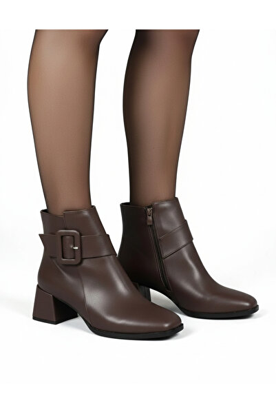 Hepici حذاء نسائي ذو جلد سميك باللون البني بإبزيم مربع وتصميم أنيق للاستخدام ...