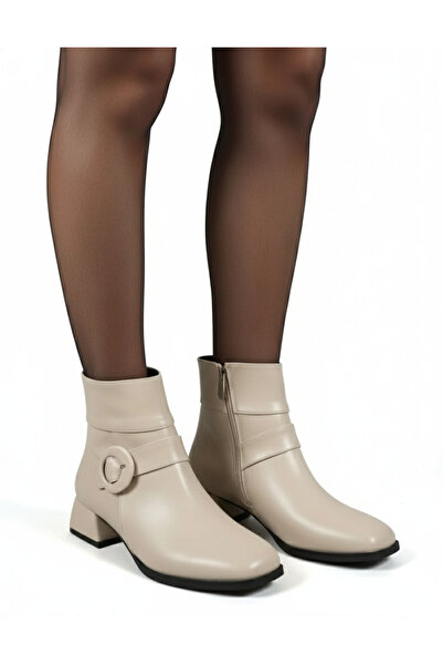 Hepici Cizme de damă din piele mată, bej, cu cataramă rotundă, design elegant...