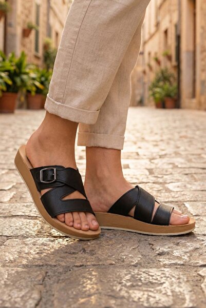 GEZER شبشب نسائي صيفي من الجلد الصناعي PU بإبزيم واحد قابل للتعديل ونعل تدليك...