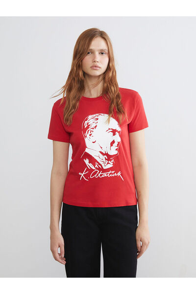 LC Waikiki Γυναικείο μπλουζάκι με θέμα τον Ατατούρκ με κόκκινο λαιμόκοψη