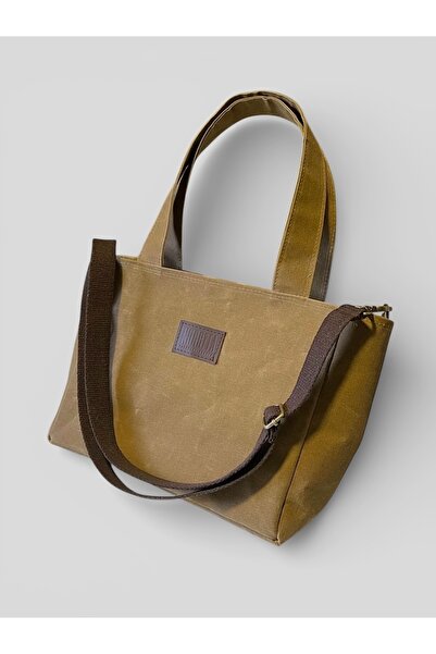 Nuggita حقيبة كتف بحزام متقاطع - حقيبة ساتشيل متوسطة الحجم من القماش المشمع ب...