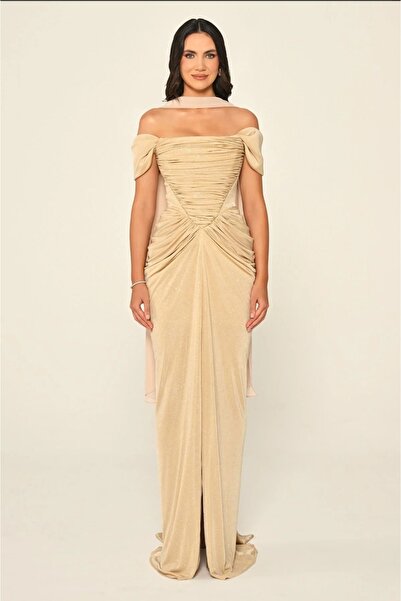 ALFABETA A shimmering evening gown with off-the-shoulder sleeves and an elega...