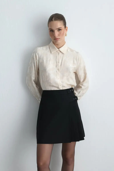 Gusto Мини пола с катарама - черна