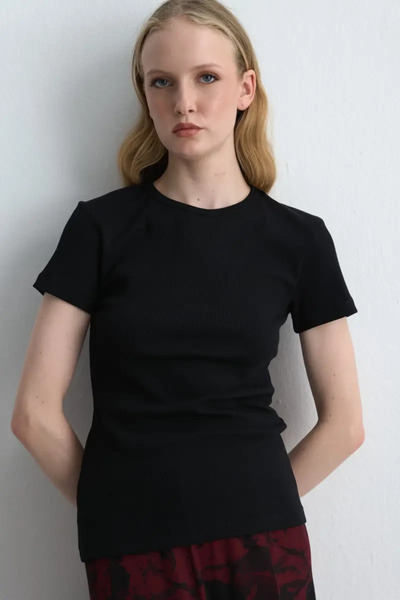 Gusto Tricou de bază din bumbac cu mânecă scurtă - negru