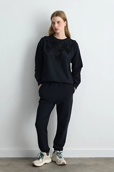 Gusto Світшот з бавовни з вишивкою стрічкою - чорний