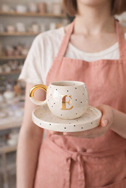 Mugtasarım كوب قهوة تركي مزدوج مطلي بالذهب عيار 24 قيراط حرف E