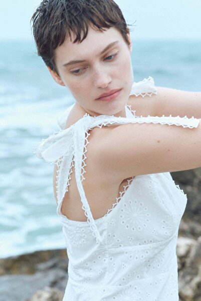 H&M فستان بروديري إنجليزي بحزام ربط