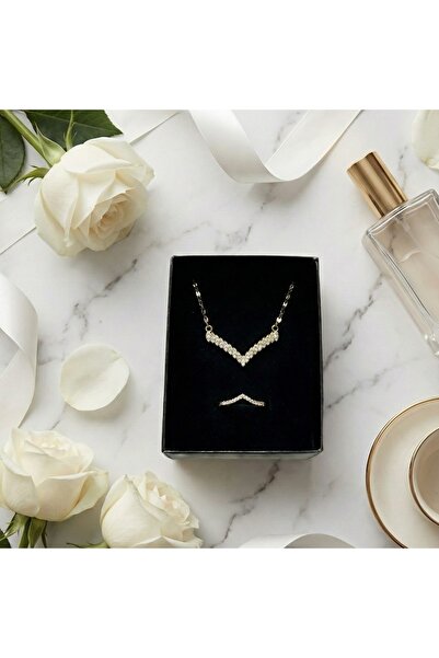 YZbuy Altın Kaplama Taşlı V Model Çelik Kolye ve Yüzük Kutulu Set